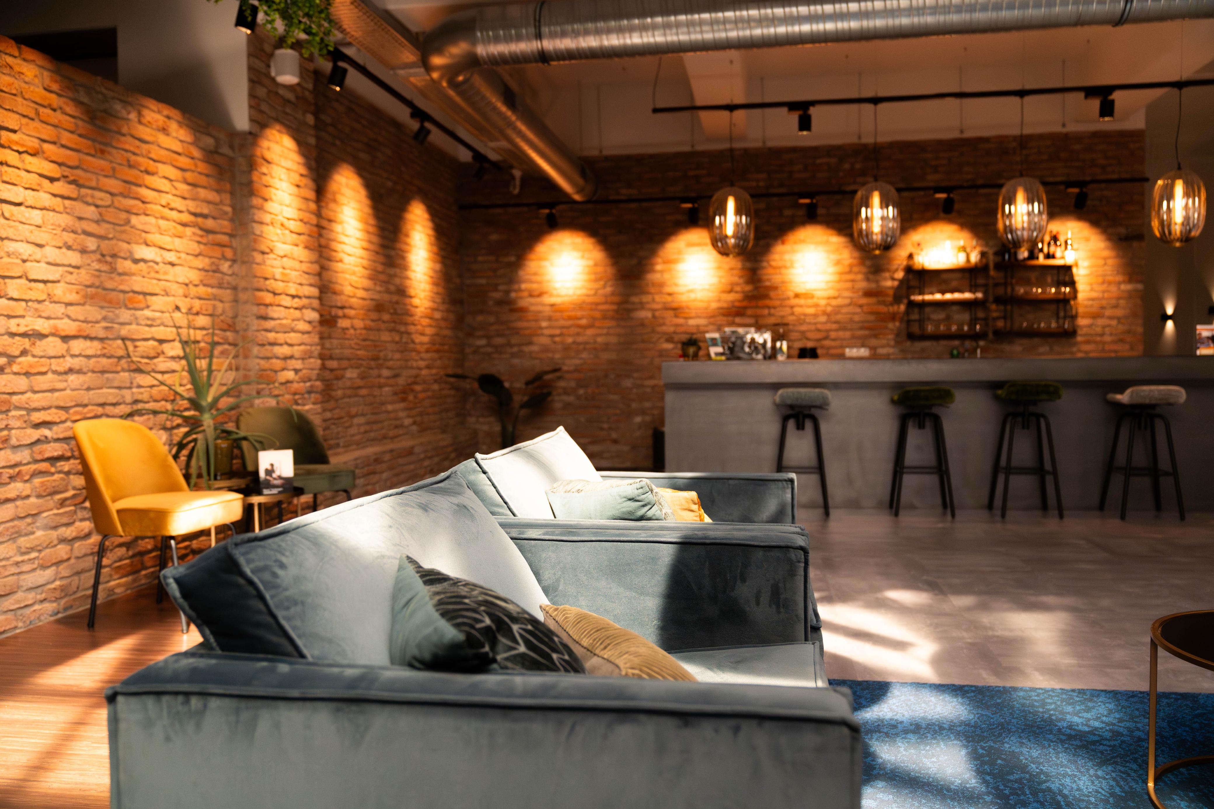 Bar und Wartebereich im Therapiezentrum