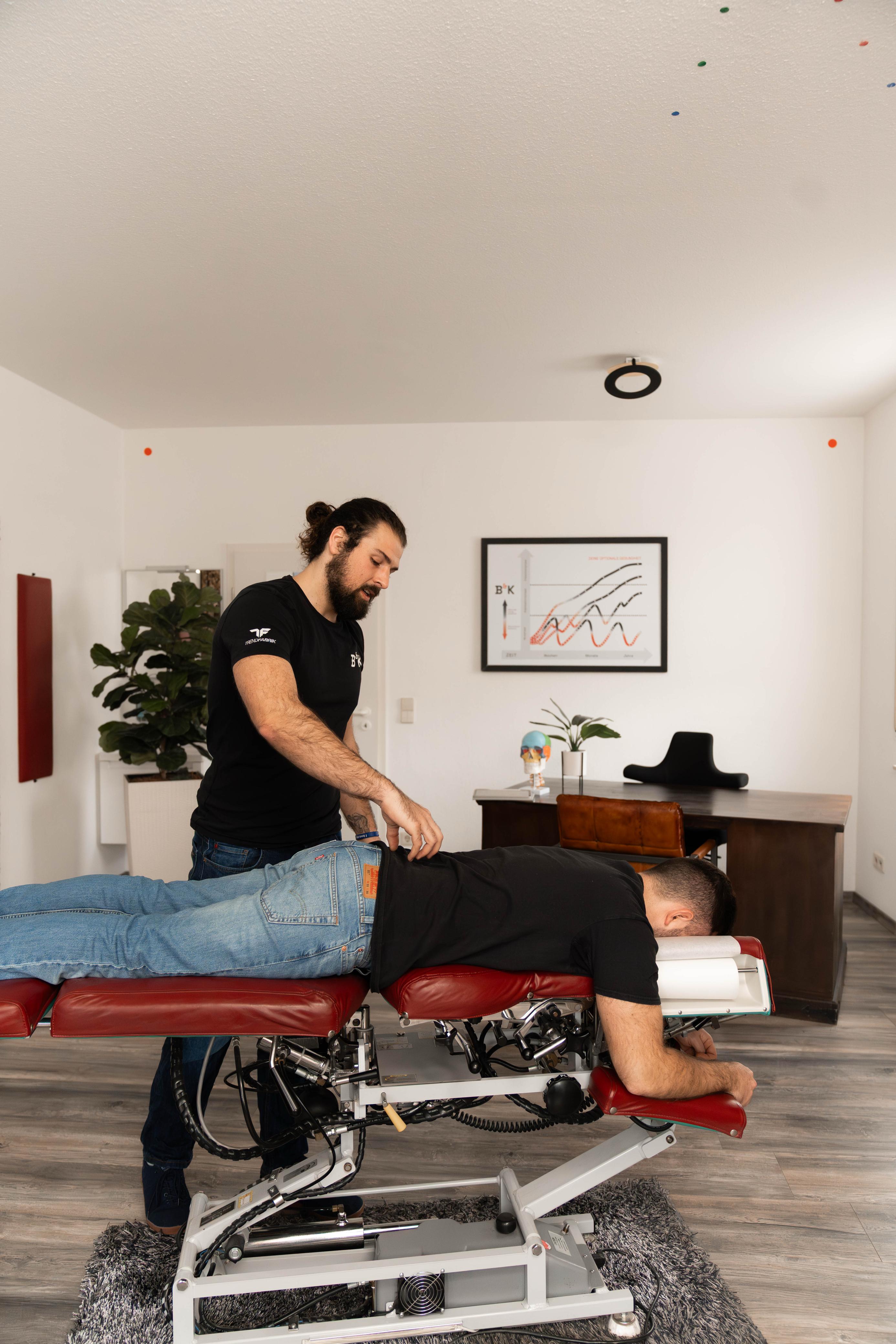 Chiropraktische Behandlung bei Beck & Kollegen