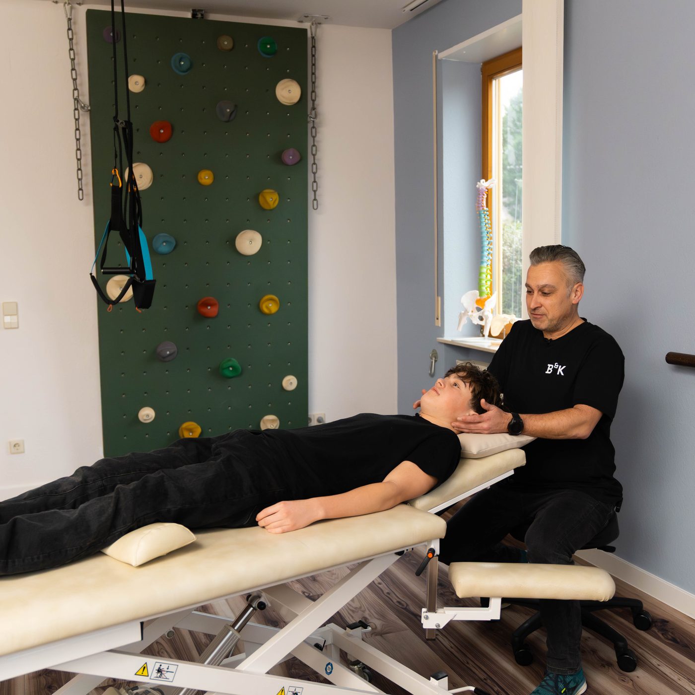 Befund und Behandlung auf der Therapieliege bei Beck & Kollegen
