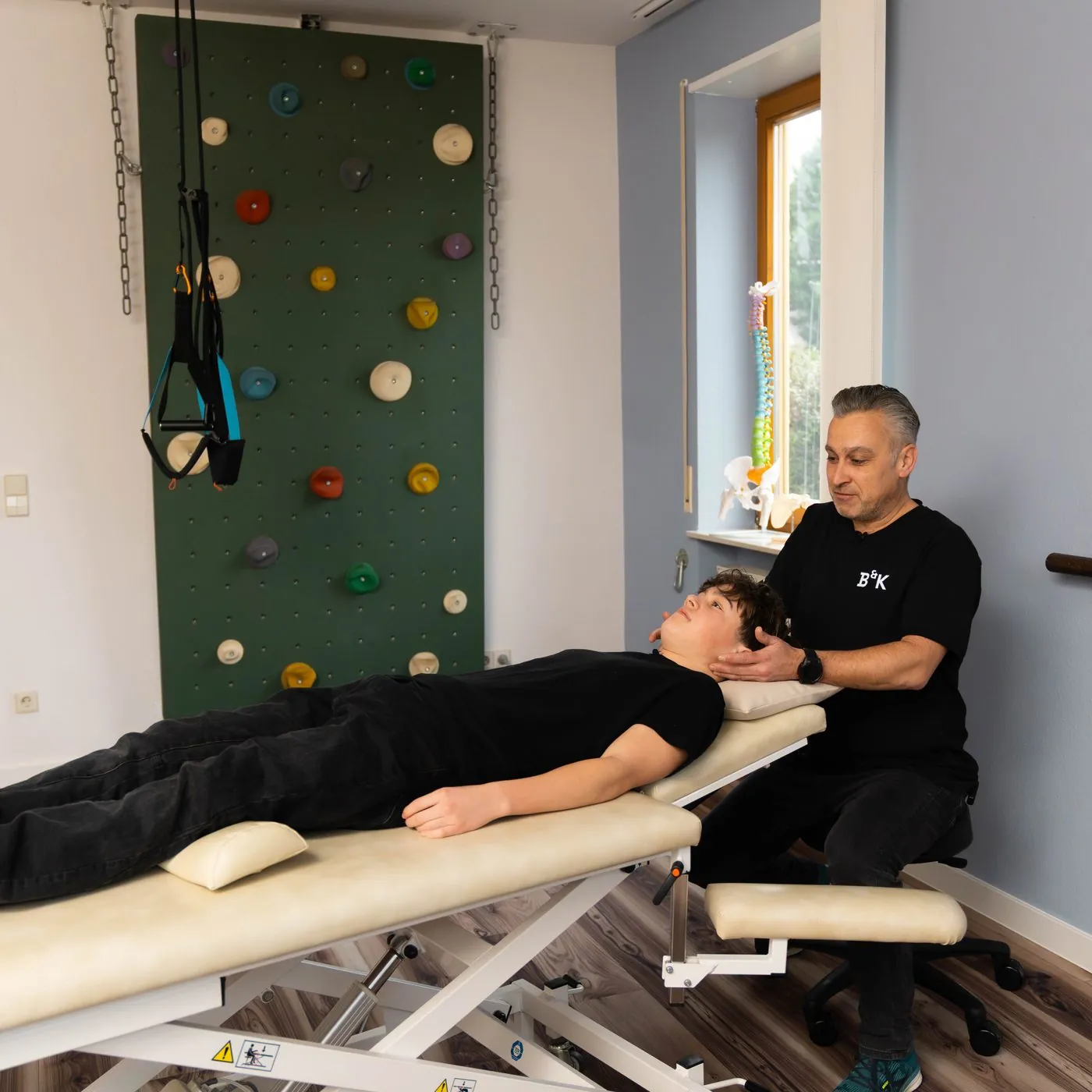 Befund und Behandlung auf der Therapieliege bei Beck & Kollegen